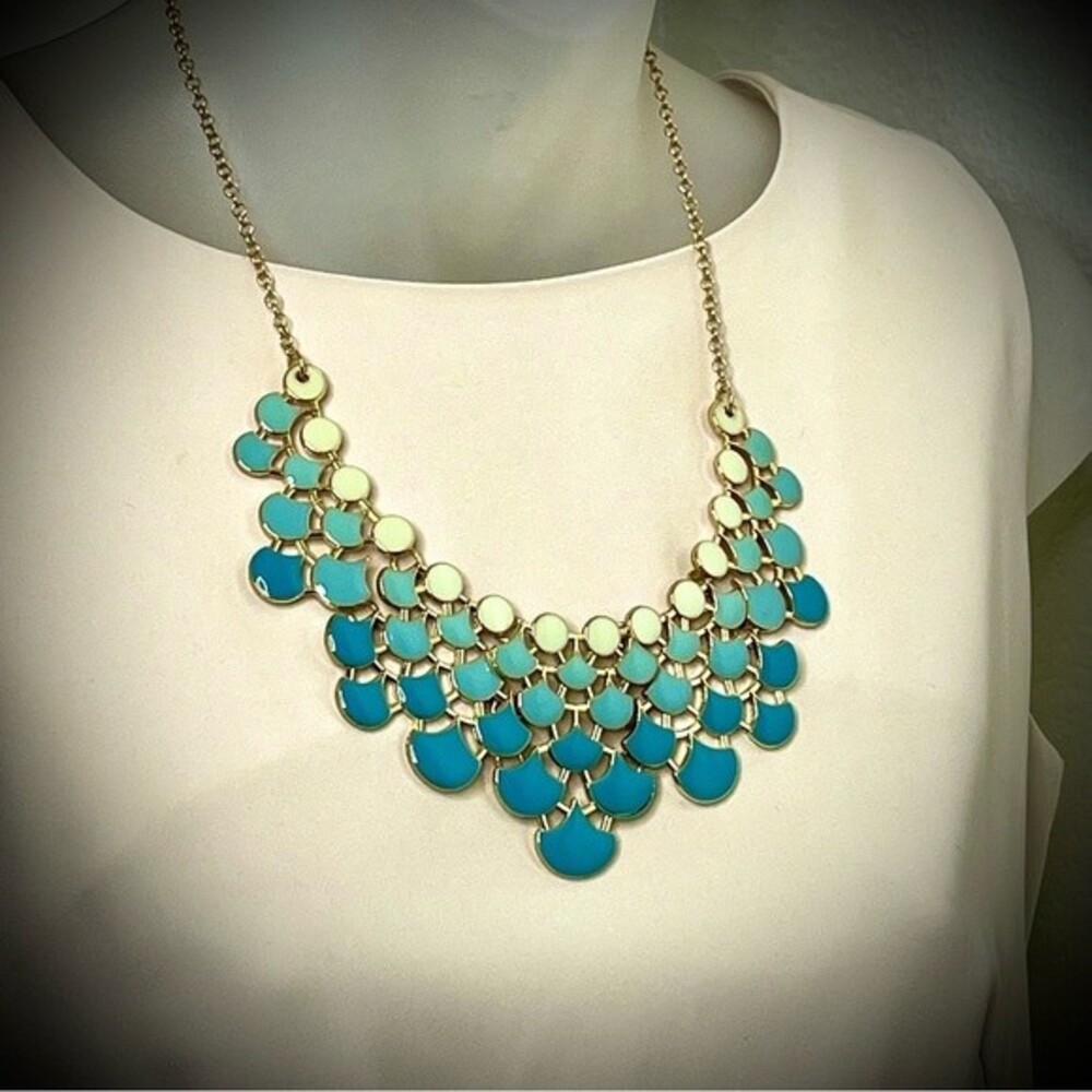 Blue Ombré Necklace + FREE $25 GIFT